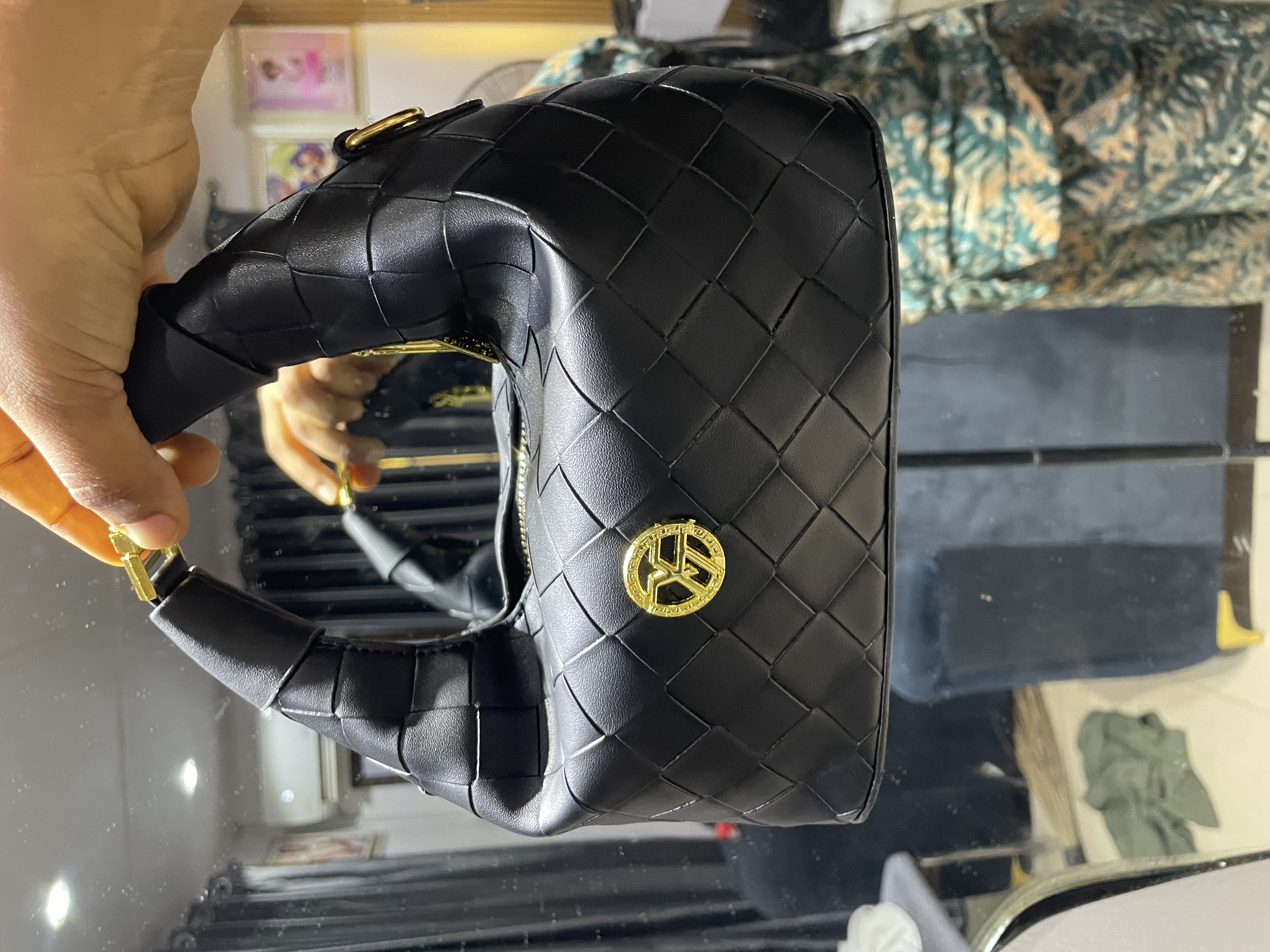 Woven shoulder bag